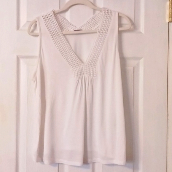 Lascana sleeveless white v-neck tank top w laced crocheted detailed size 8/10 - Picture 1 of 6